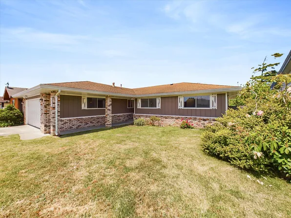 3490 Renner Dr, Fortuna, CA 95540