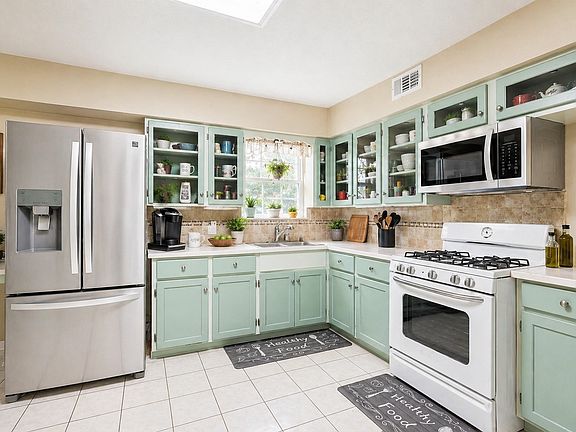 3rd image of 10382 Newcombe Dr
