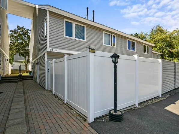 62 Meadow Pond Dr APT H, Leominster, MA 01453