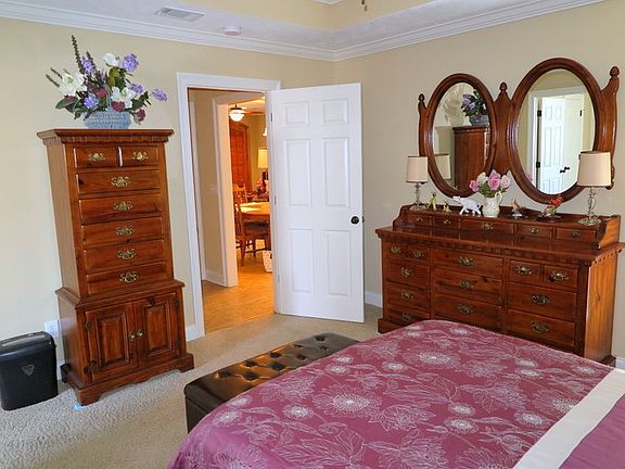 4th image of 617 Oak Park Cir