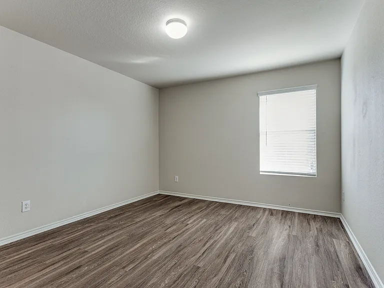 1145 Maplewood Ln — Photo 17