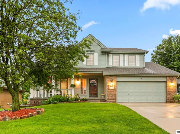 2001 Liberty Ln, Papillion, NE 68133