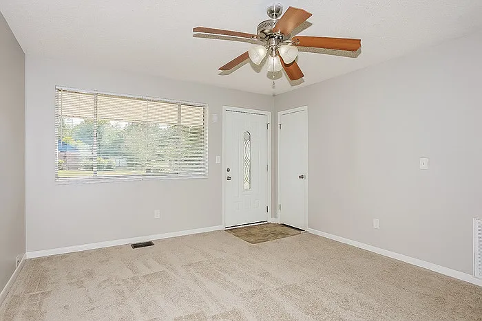 2801 Deen Ave — Photo 3