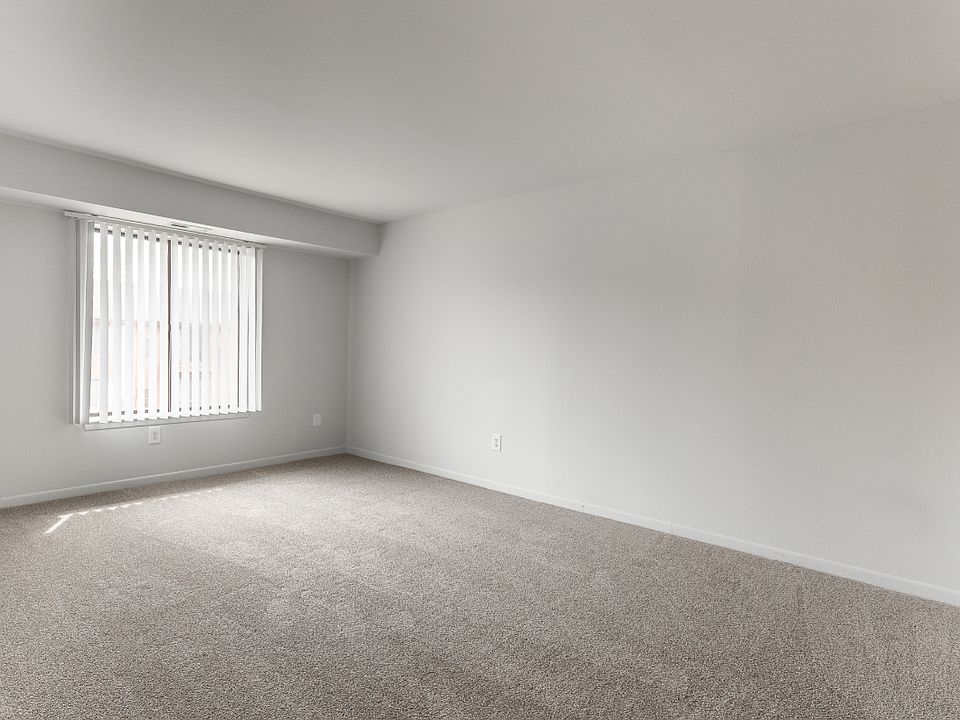 Pine Ridge Apartments Southfield, MI 25625 Grodan Rd Southfield MI