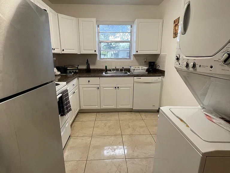 1401 N 16th Ct — Photo 6