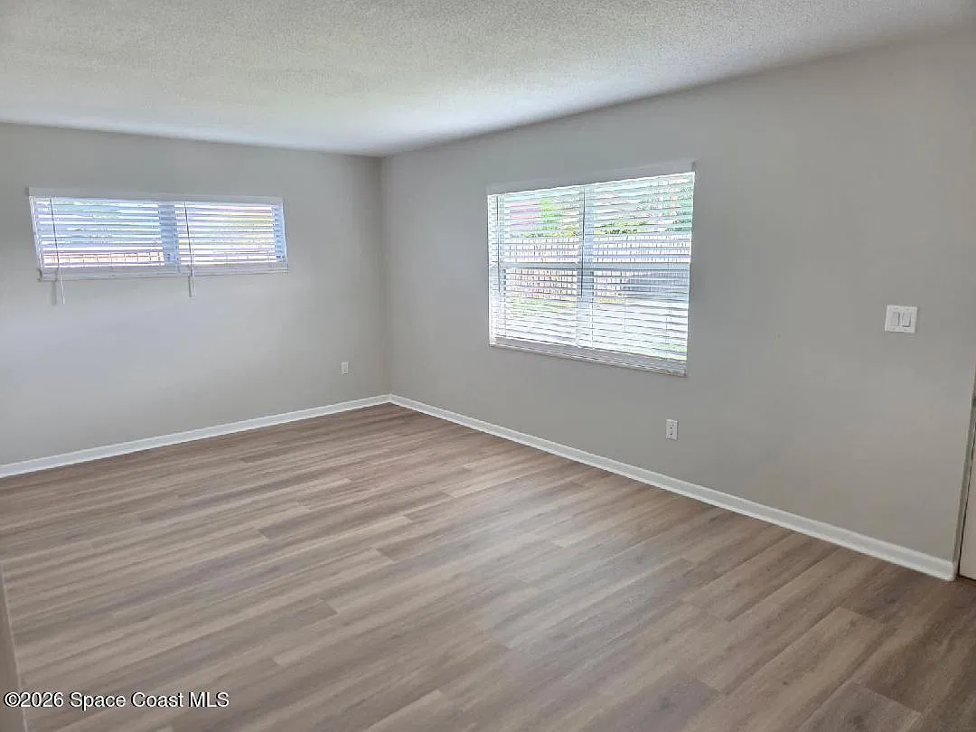 1 bed, 1.0 bath, 727 sqft, $1,600 — Photo 2
