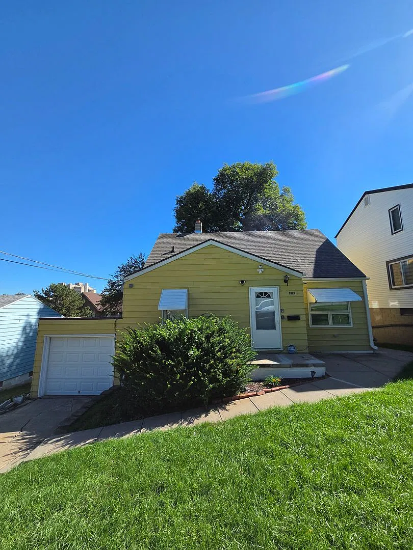 4 bed, 2 bath, 1 car garage with a fenced in backyard! — Photo 1