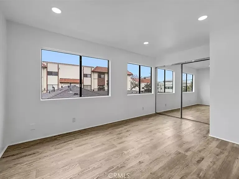 219 N Isabel St #4 — Photo 34