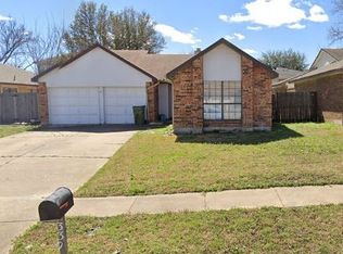 330 Valley Spring Dr, Arlington, TX 76018