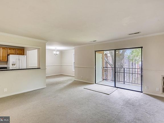 4th image of 876 Quince Orchard Blvd #20