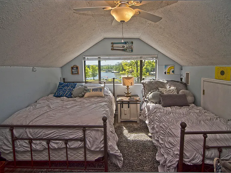 801 Holiday Dr — Photo 5