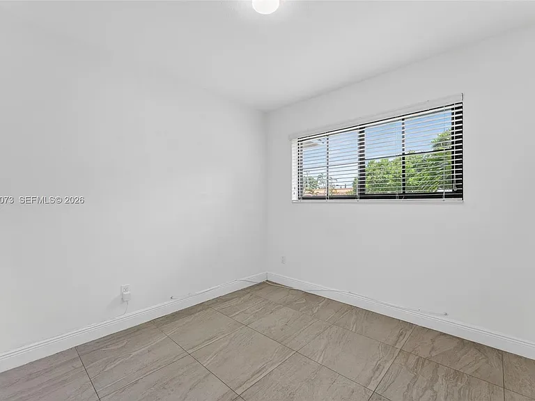 680 W 50th Pl — Photo 16