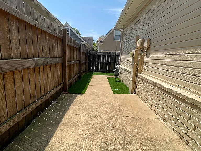 1459 Down River Dr — Photo 6