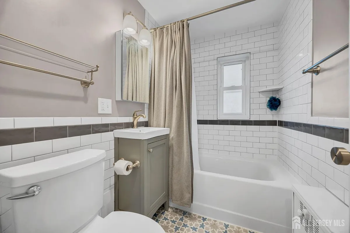 Building Photo - 29 Garfield Park #B