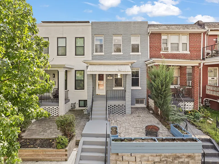 209 Douglas St NE — Photo 4