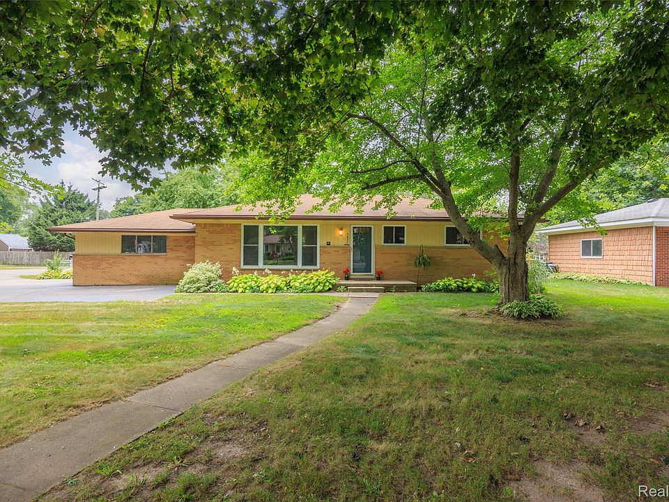 1st image of 3437 Fort Dr
