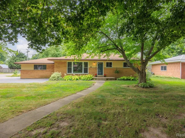 3437 Fort Dr, Waterford, MI 48328