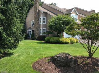 10 Hunter Rd N, North Haledon, NJ 07508