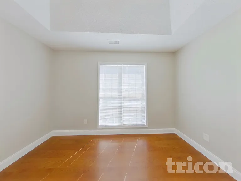 323 Dexter Pl — Photo 8