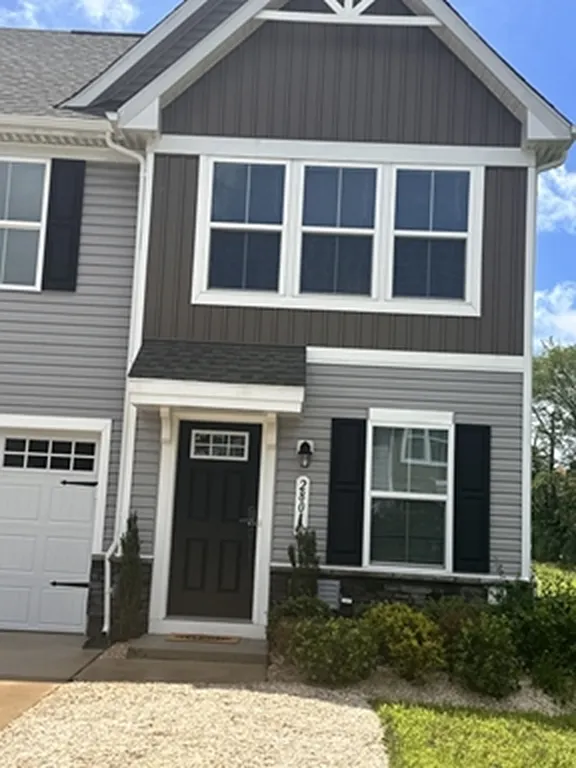 3 bed, 2.5 bath, 1540 sqft, $2,200 — Photo 2