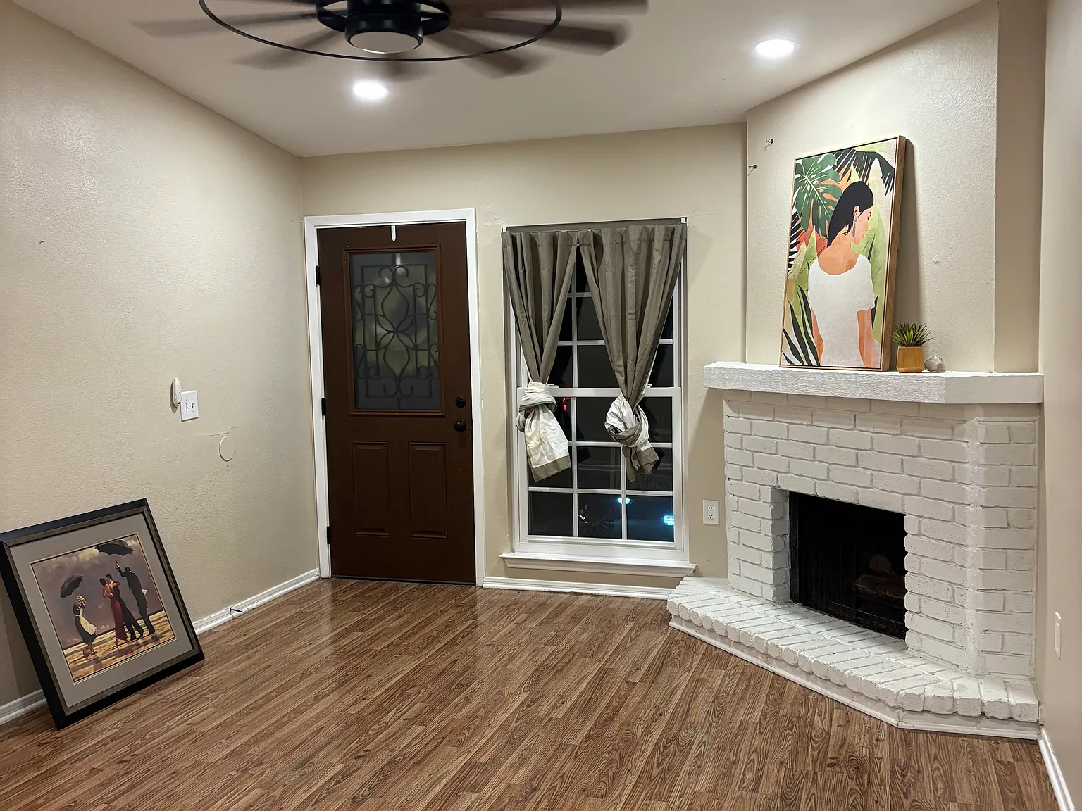 3 bed, 1000 sqft, $1,600 — Photo 2