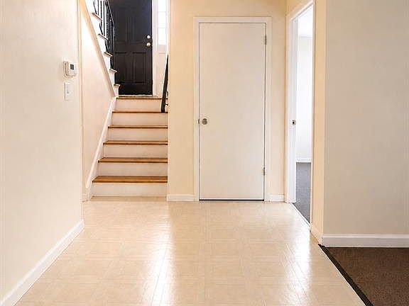 4th image of 304 Loren Ct