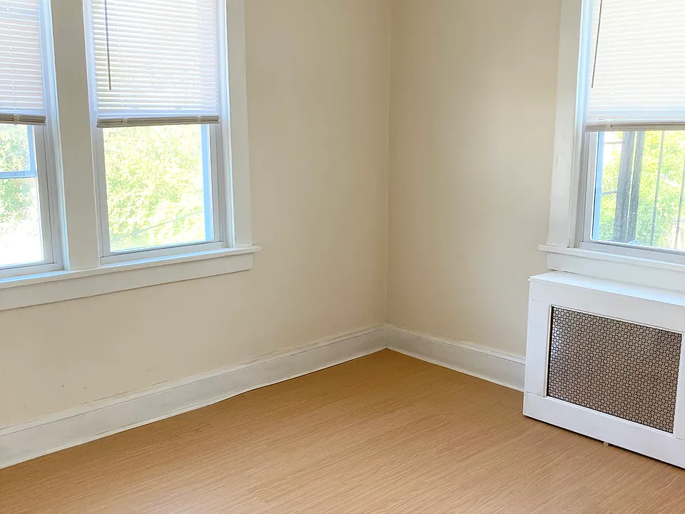 687 Yonkers Ave #2R