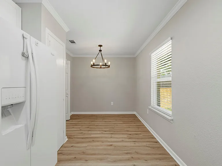 913 Meadowlane St — Photo 15