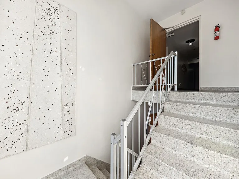 7055 Hampton Ave #201 — Photo 3