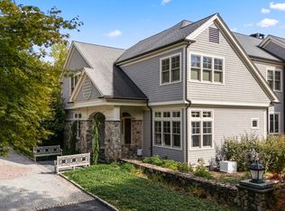 9 Stonegate Dr, Westwood, MA 02090
