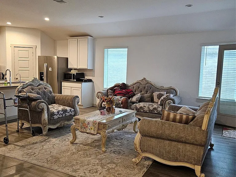 7831 Murciana Dr — Photo 4