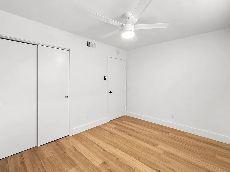 CrestHaus Apartments — Photo 36