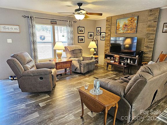 5th image of 144 River Breeze Dr