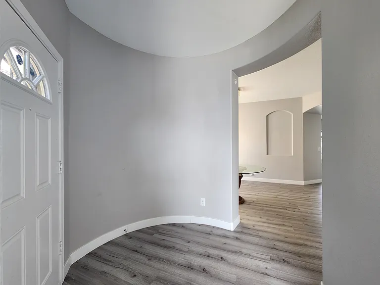7415 S 15th Dr — Photo 10