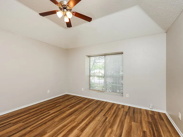 928 Eagle Dr — Photo 9