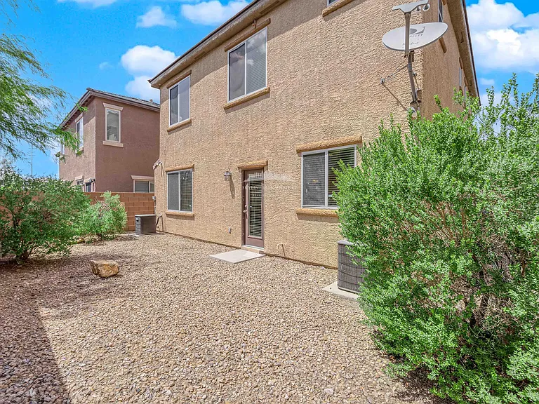 680 Forest Peak St — Photo 2