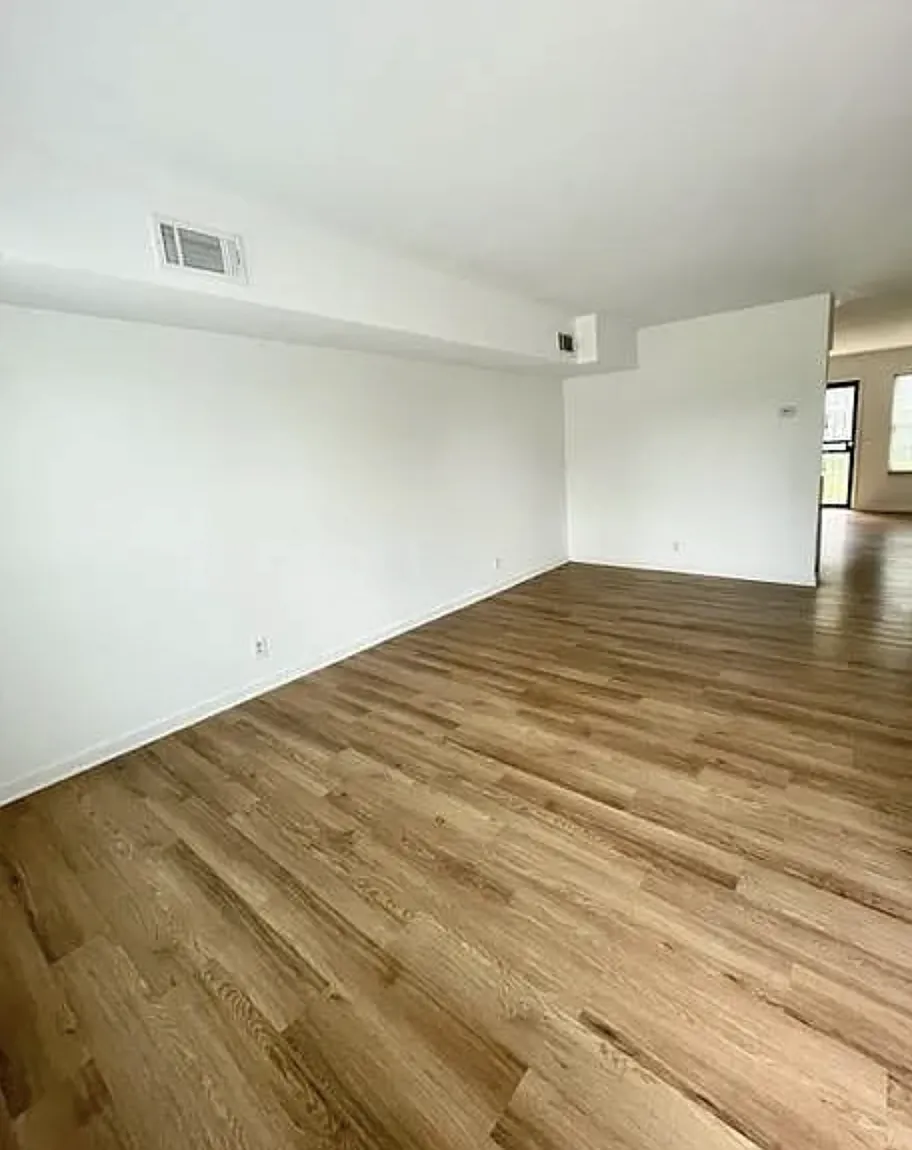 2 bed, 1.5 bath, 1050 sqft, $2,000 — Photo 3