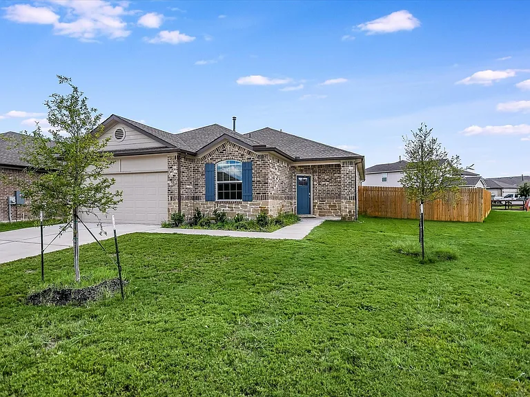 413 Rainmaker Ln — Photo 2