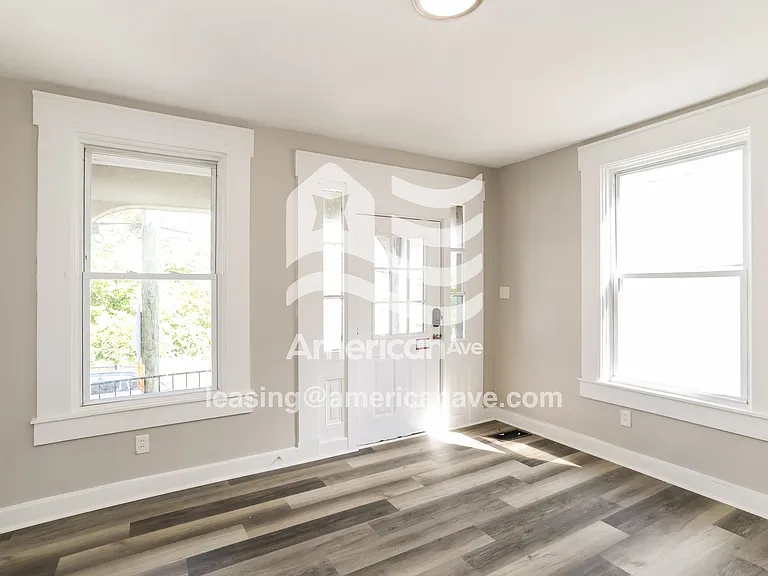 505020_003_living_room_3.jpg