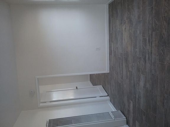 5th image of 4386 McClintock St