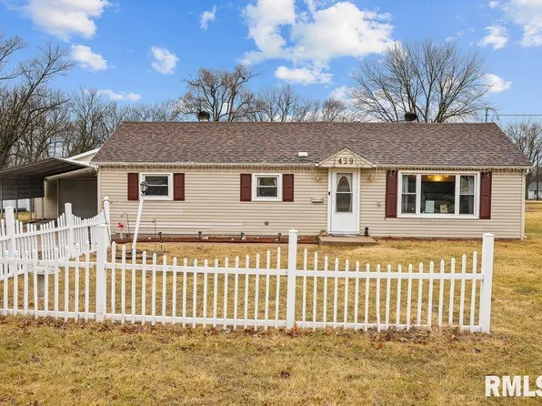 439 40th St, East Moline, IL 61244