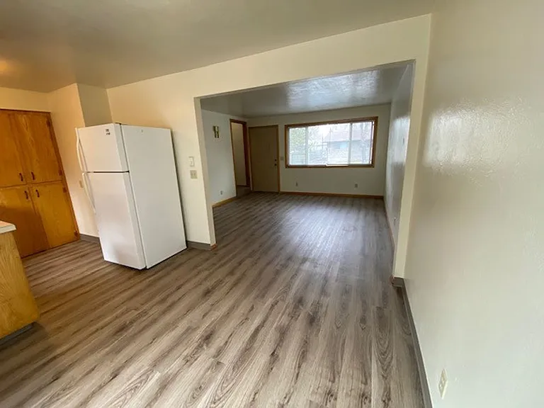1530 NE 10th St — Photo 3