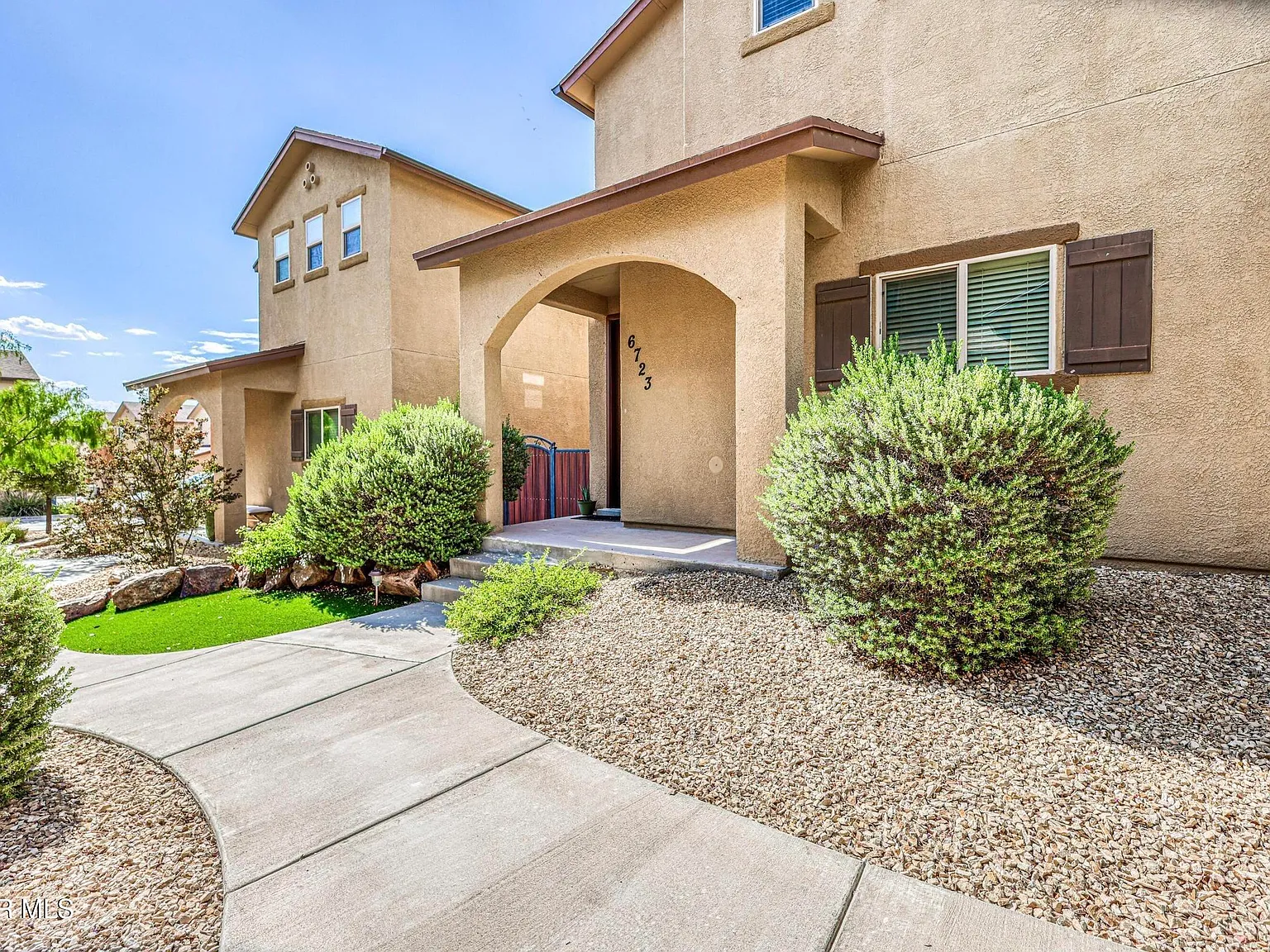 3 bed, 2.5 bath, 1725 sqft, $2,200 — Photo 2