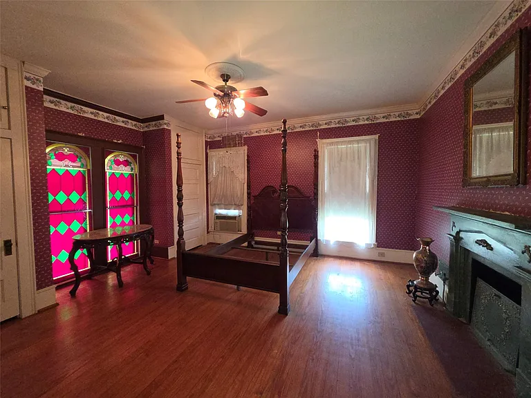 815 E Washington Ave — Photo 8