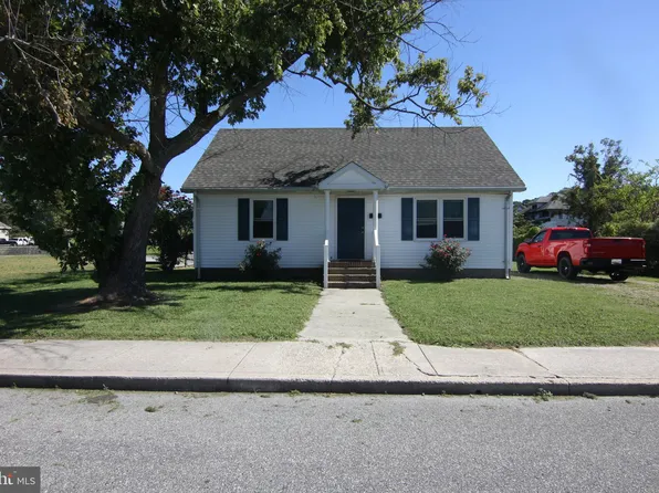 113 2nd St, Crisfield, MD 21817