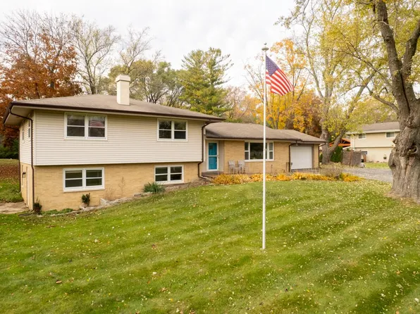 W199N9355 Wellington DRIVE, Menomonee Falls, WI 53051