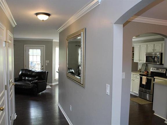 5th image of 828 Hidden Glen Ln