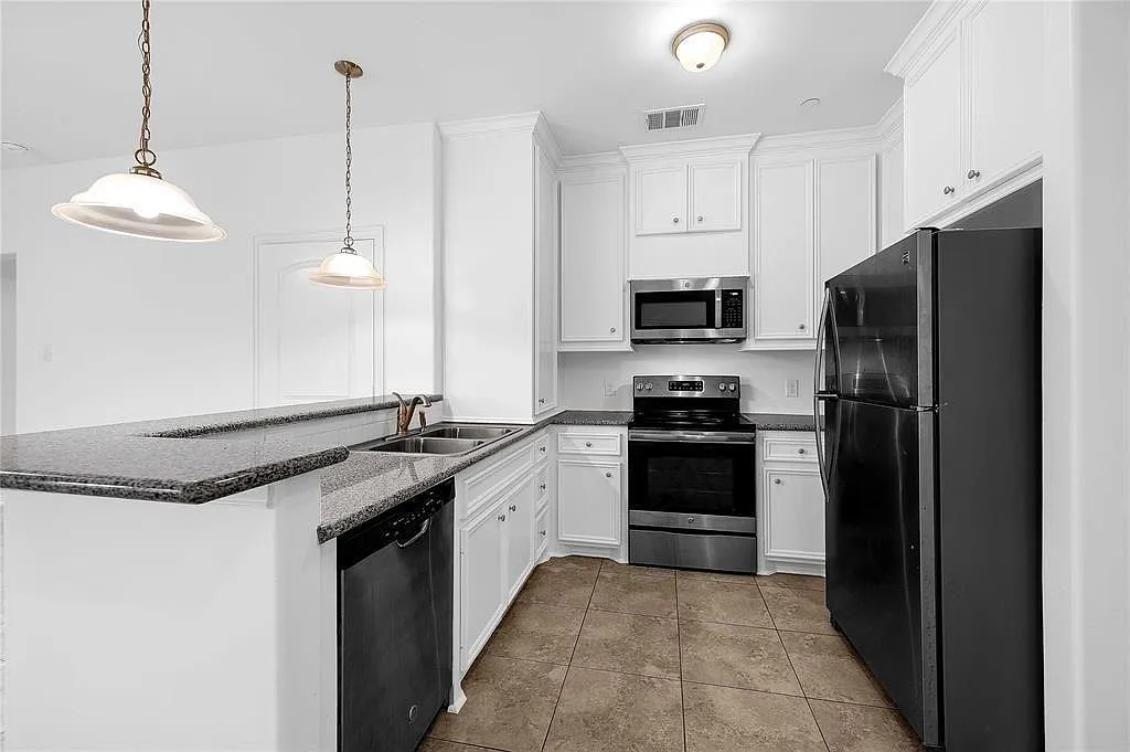 2 bed, 2.0 bath, 1050 sqft, $1,100 — Photo 1