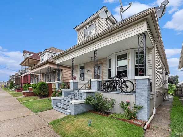 12090 Gallagher St, Hamtramck, MI 48212