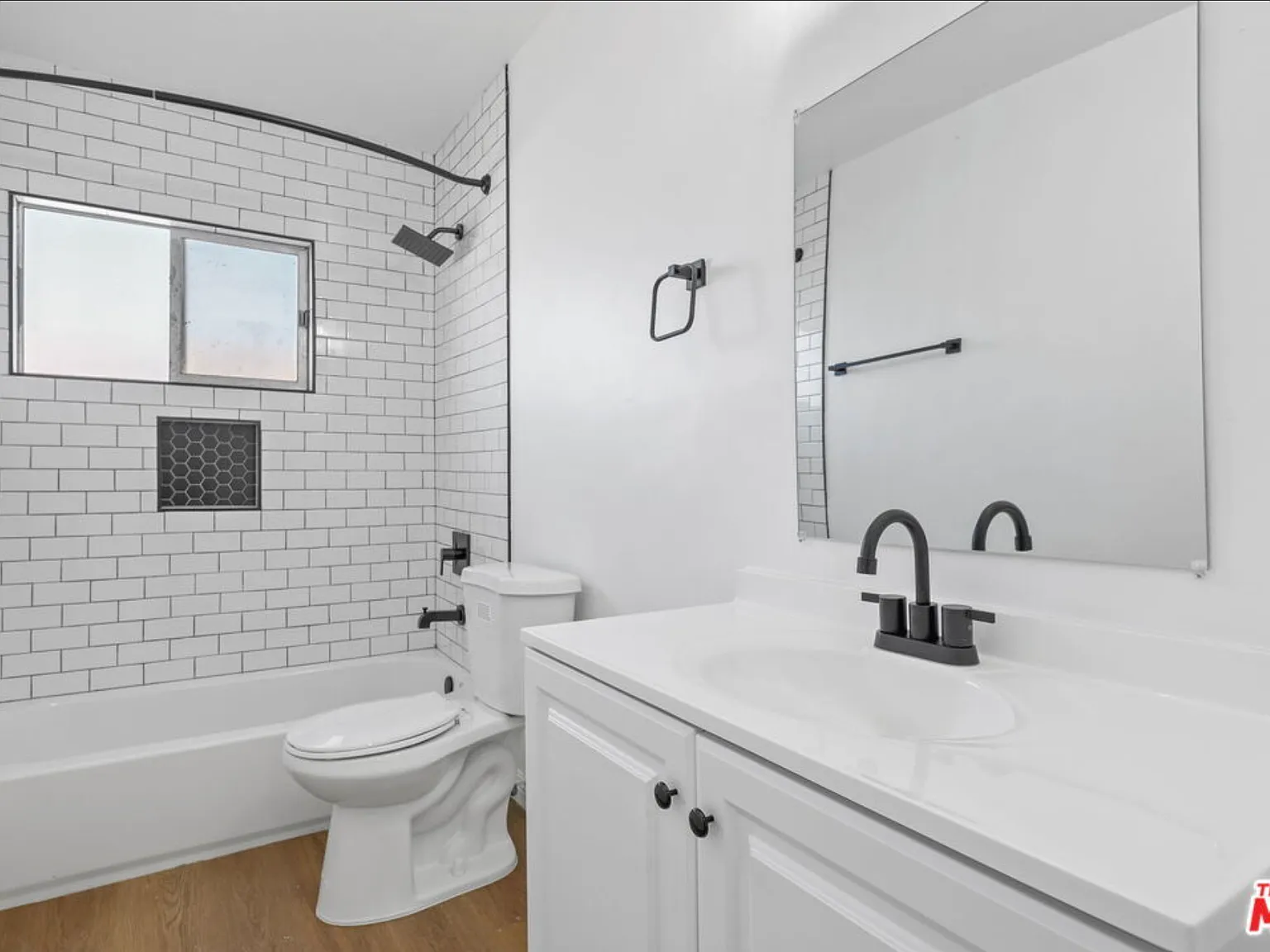 2 bed, 890 sqft, $3,100 — Photo 4